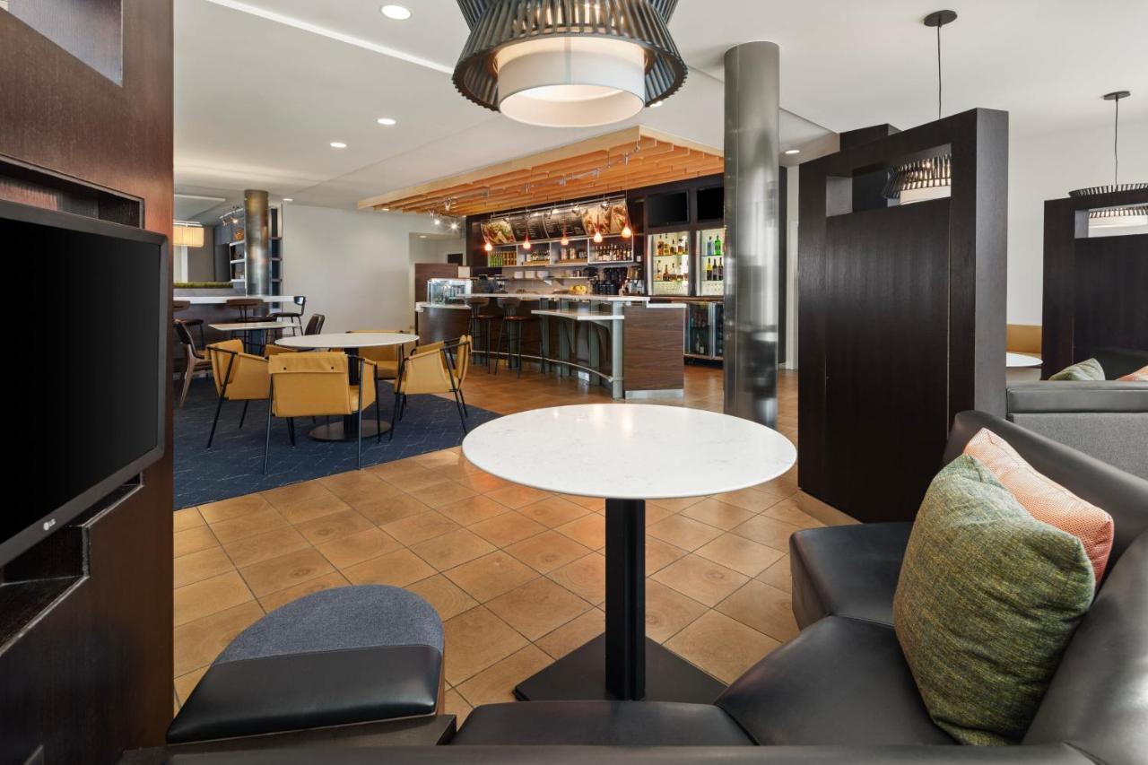 Courtyard Mankato Hotel & Event Center Экстерьер фото