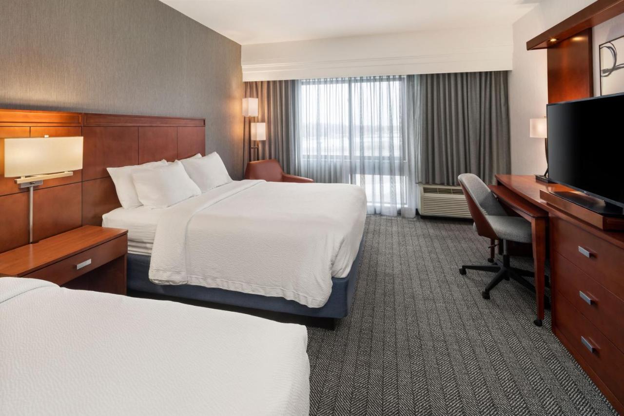 Courtyard Mankato Hotel & Event Center Экстерьер фото