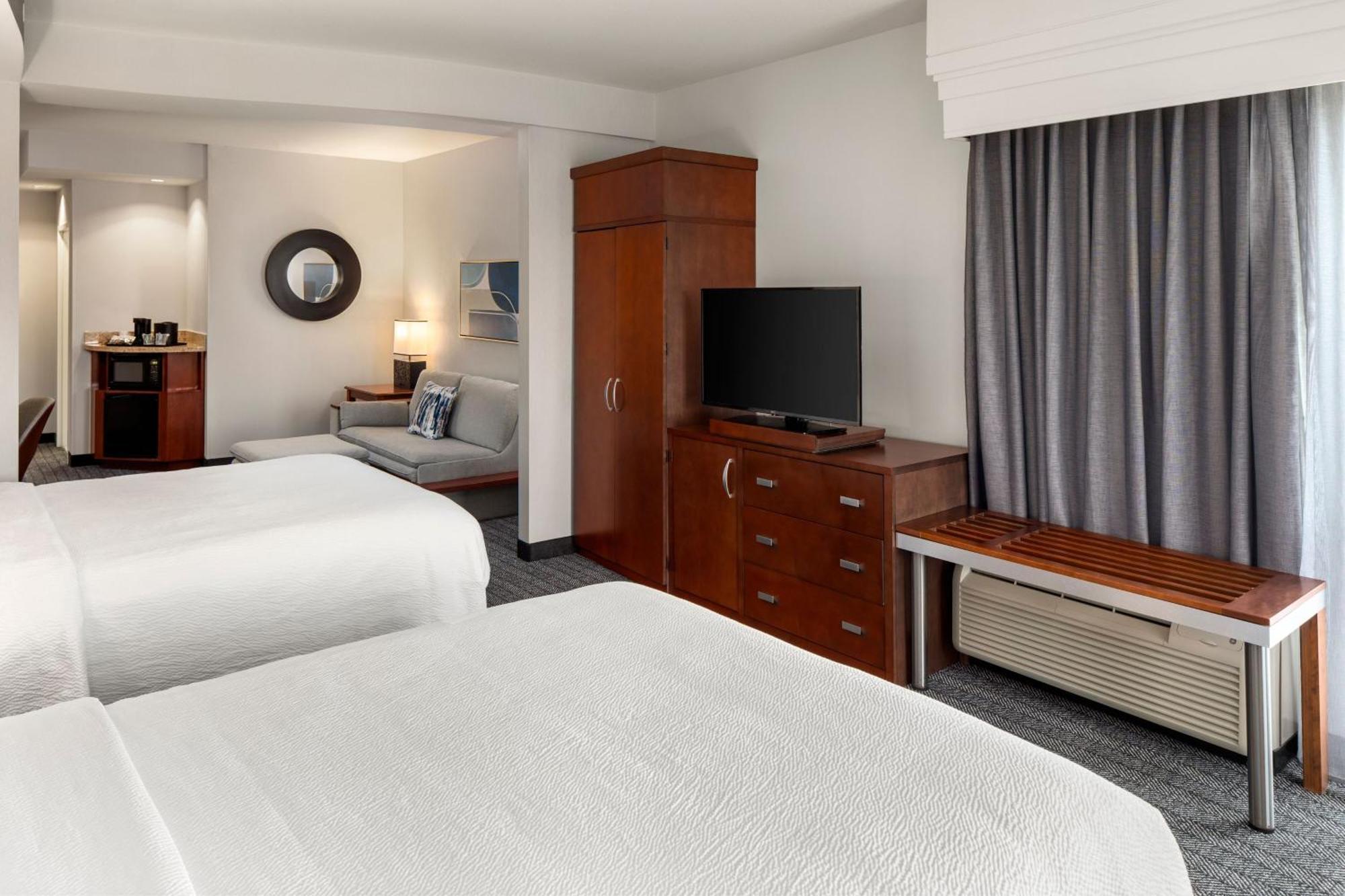 Courtyard Mankato Hotel & Event Center Экстерьер фото