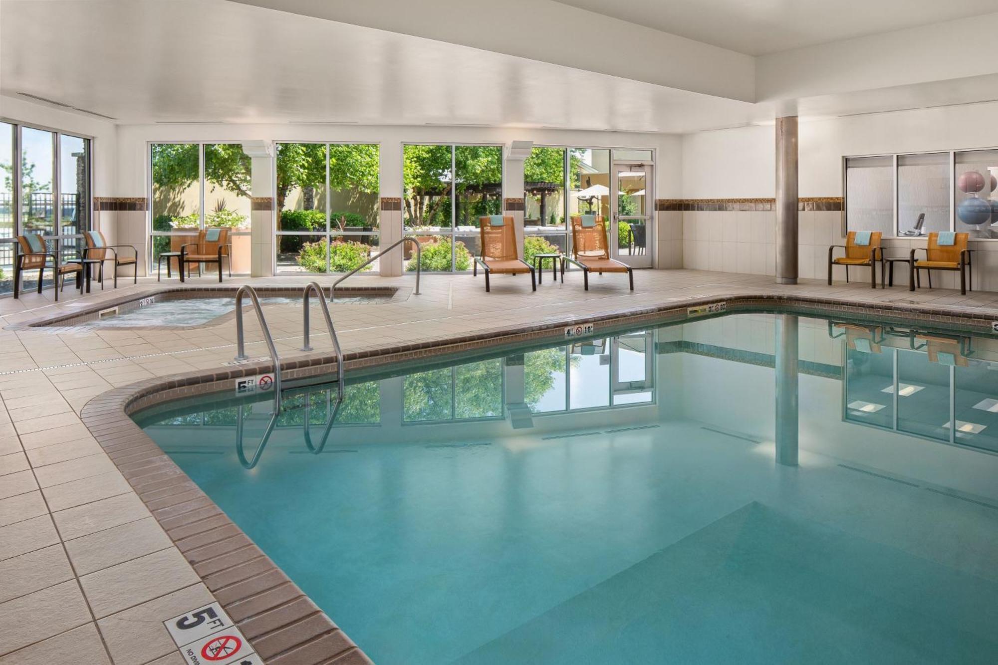 Courtyard Mankato Hotel & Event Center Экстерьер фото