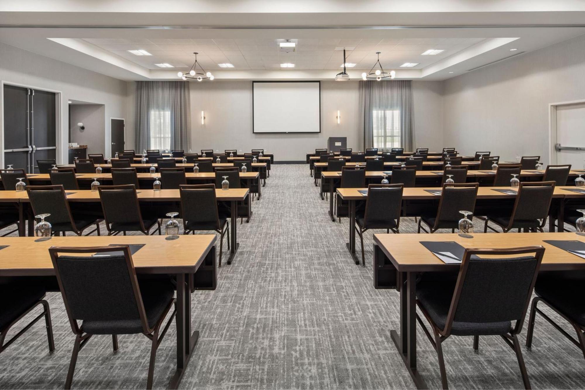 Courtyard Mankato Hotel & Event Center Экстерьер фото