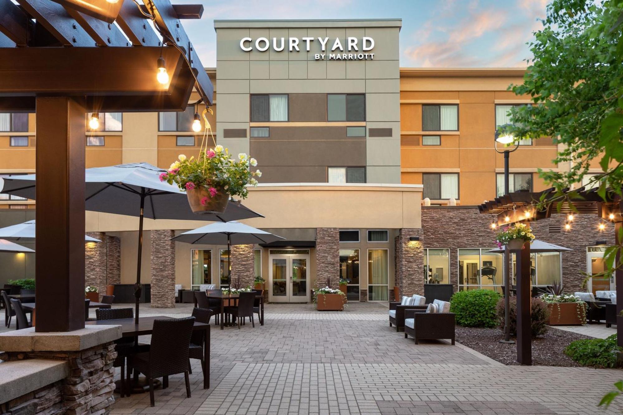 Courtyard Mankato Hotel & Event Center Экстерьер фото