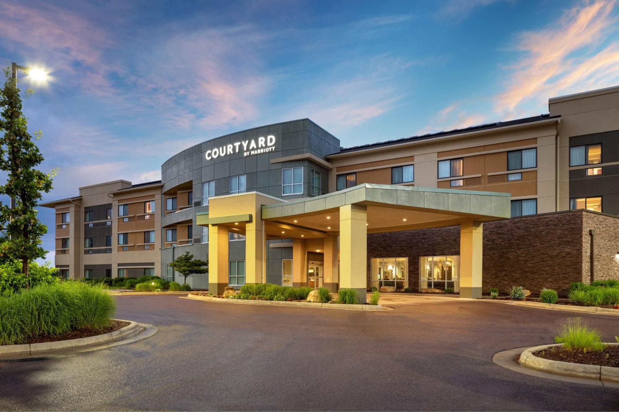 Courtyard Mankato Hotel & Event Center Экстерьер фото