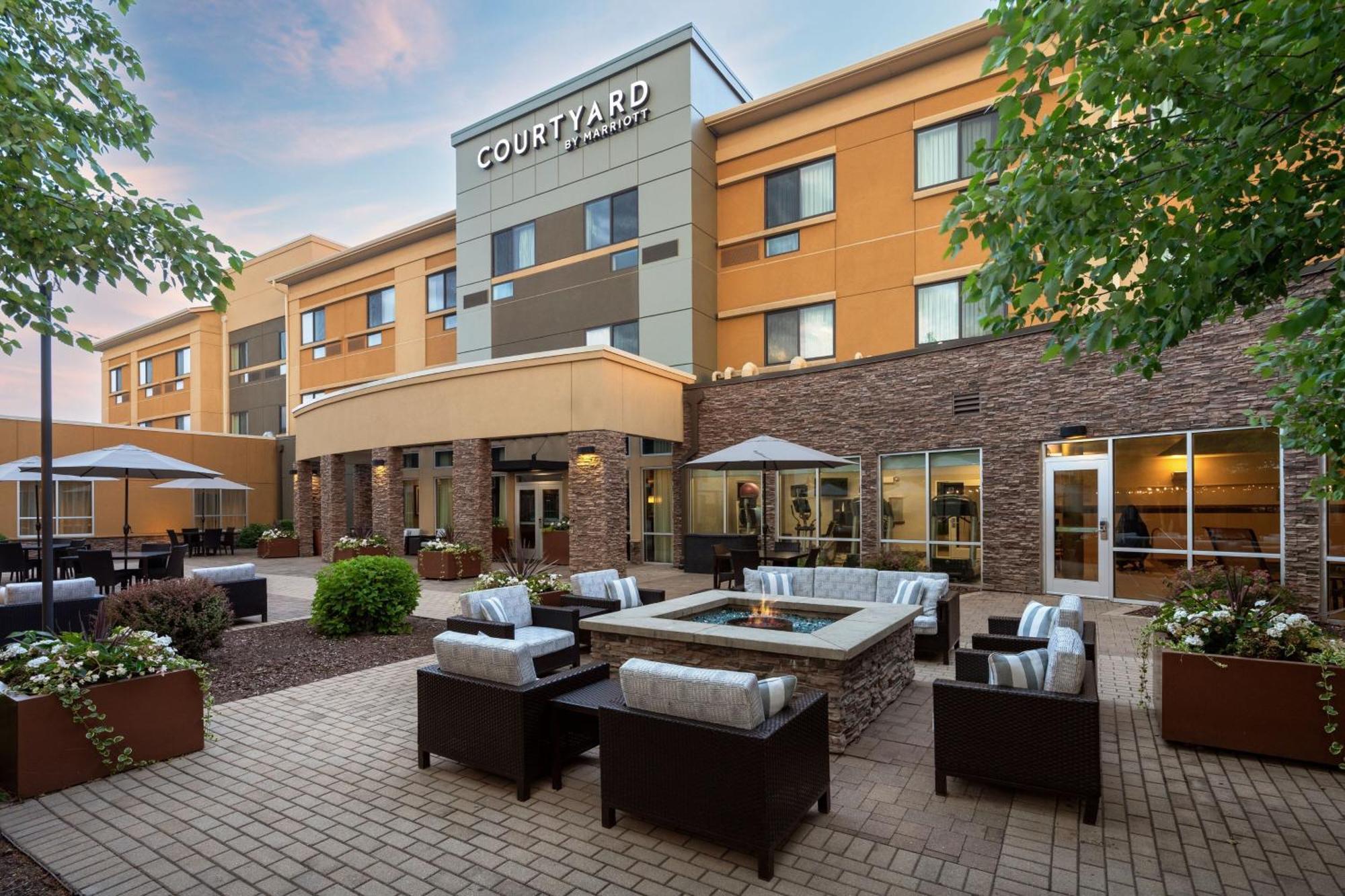 Courtyard Mankato Hotel & Event Center Экстерьер фото