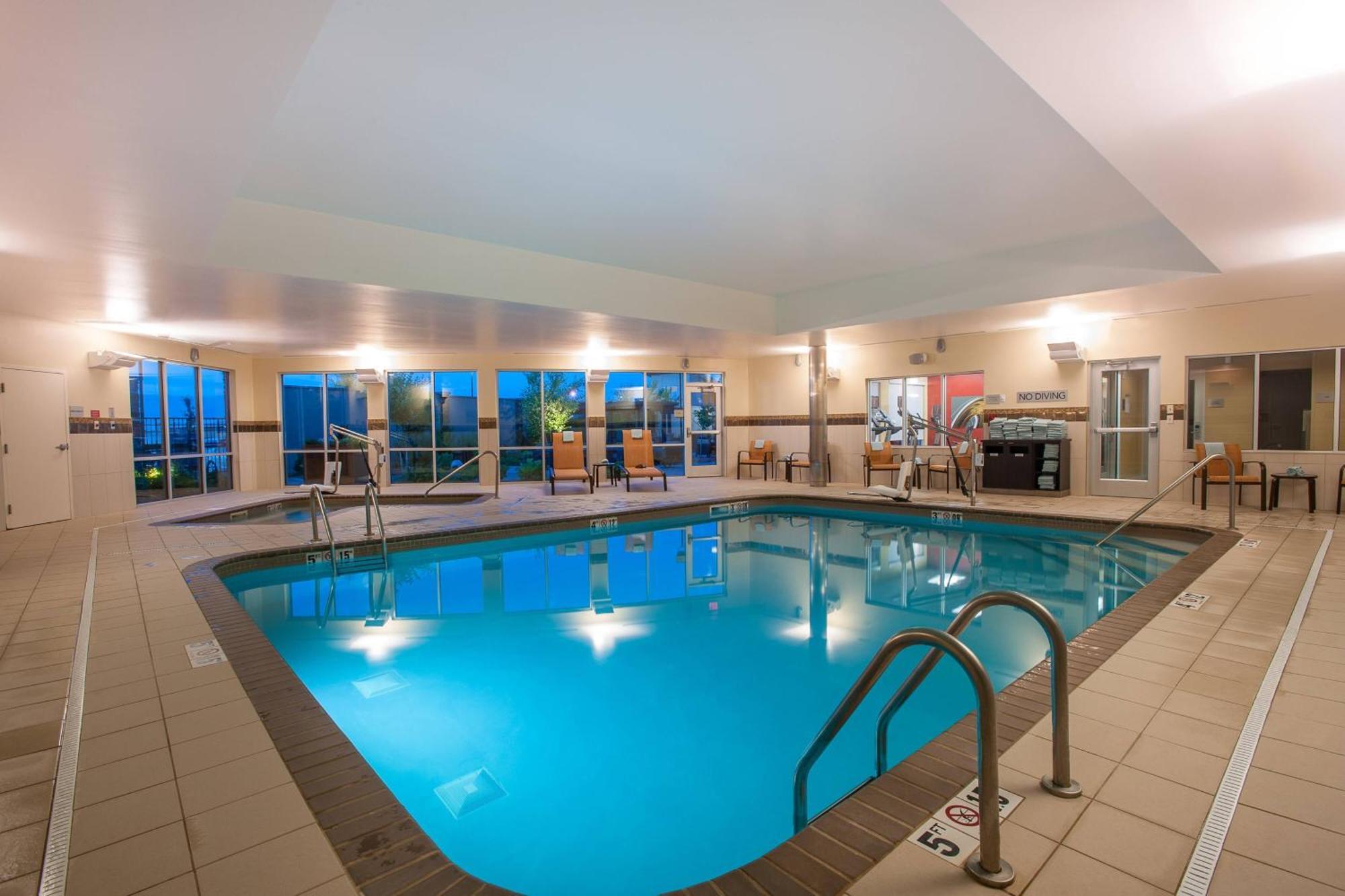 Courtyard Mankato Hotel & Event Center Экстерьер фото